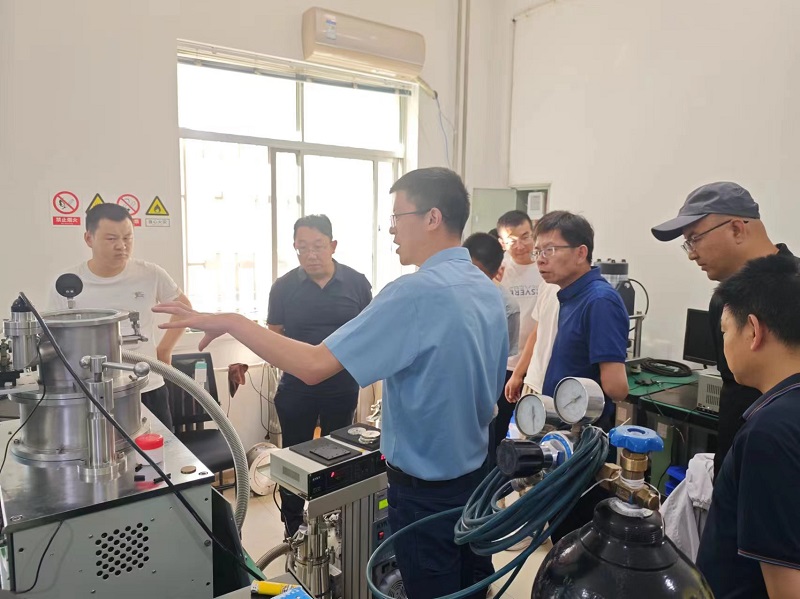 兰州交通大学老师洽谈调研.jpg